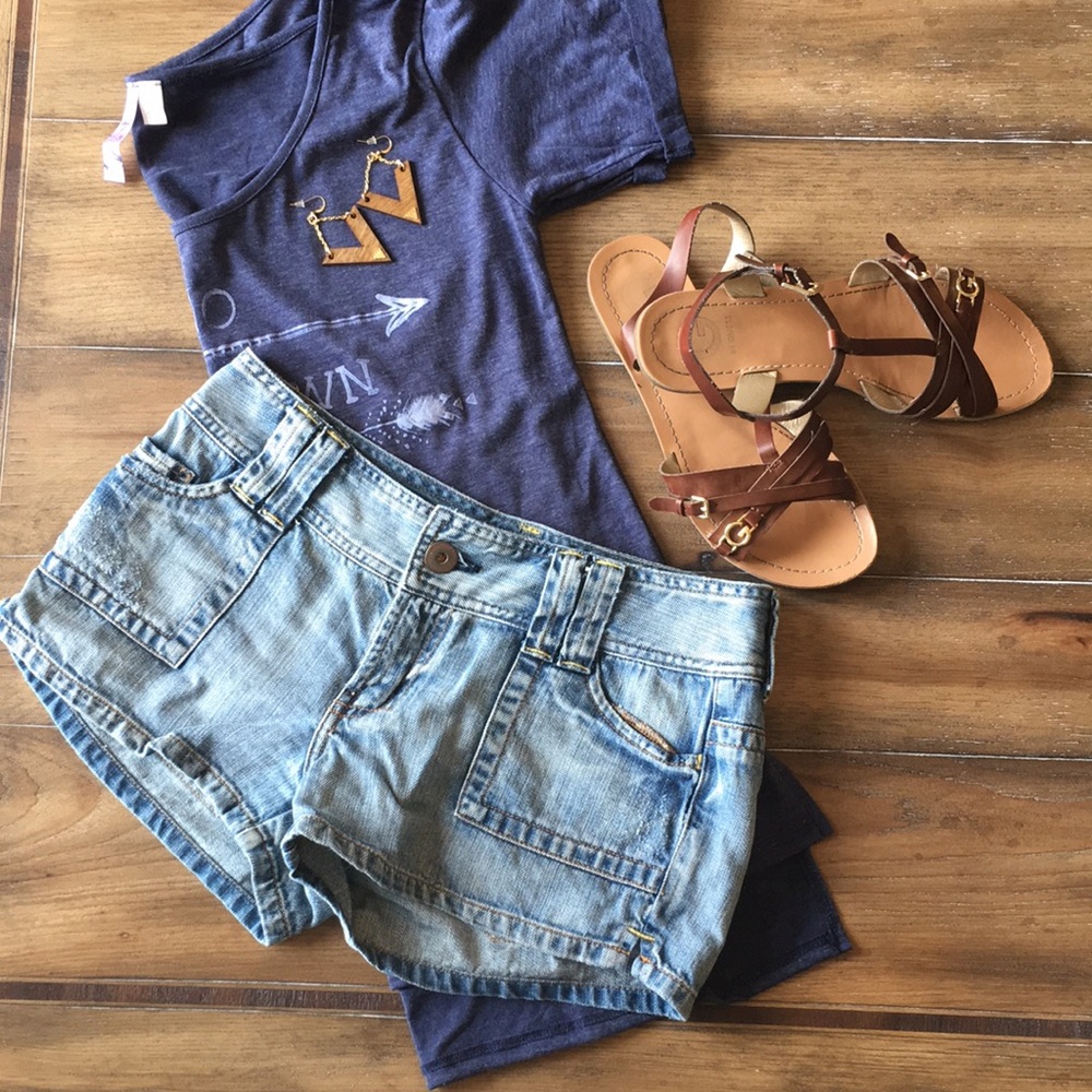 American eagle size 4 light wash shorts